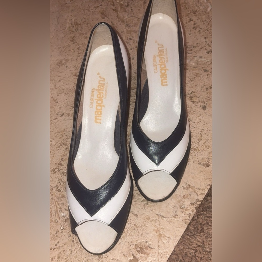 *Rare* Vintage California Magdesians Navy and White Peep Toe Shoes
